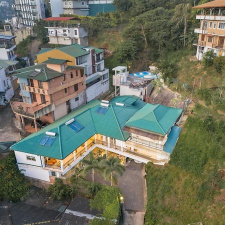 Hotel Travellers Nest Kandy Buitenkant foto