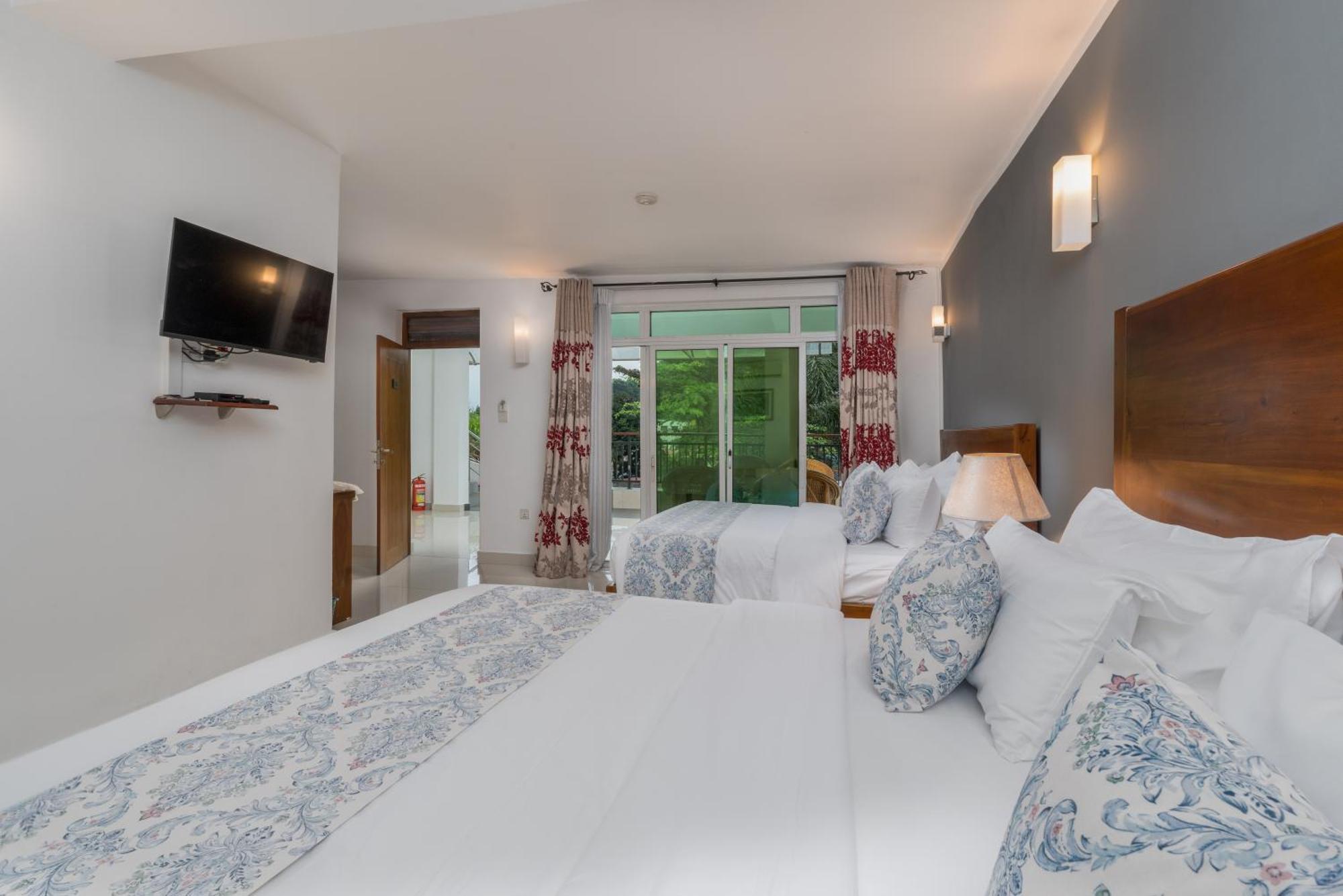 Hotel Travellers Nest Kandy Buitenkant foto