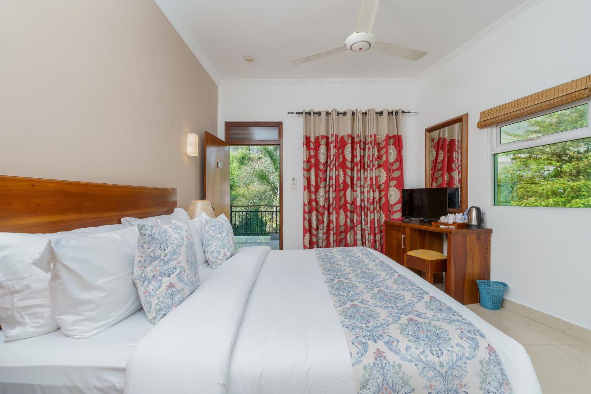 Hotel Travellers Nest Kandy Buitenkant foto