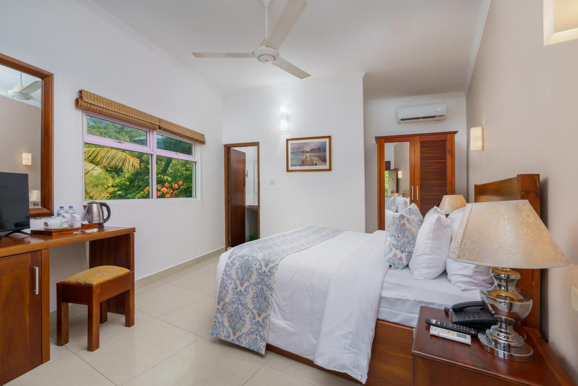 Hotel Travellers Nest Kandy Buitenkant foto