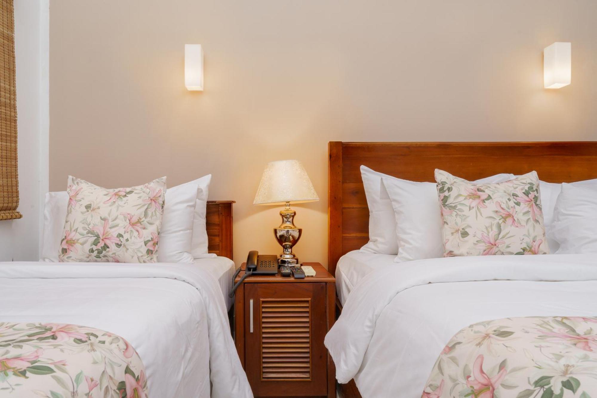Hotel Travellers Nest Kandy Buitenkant foto