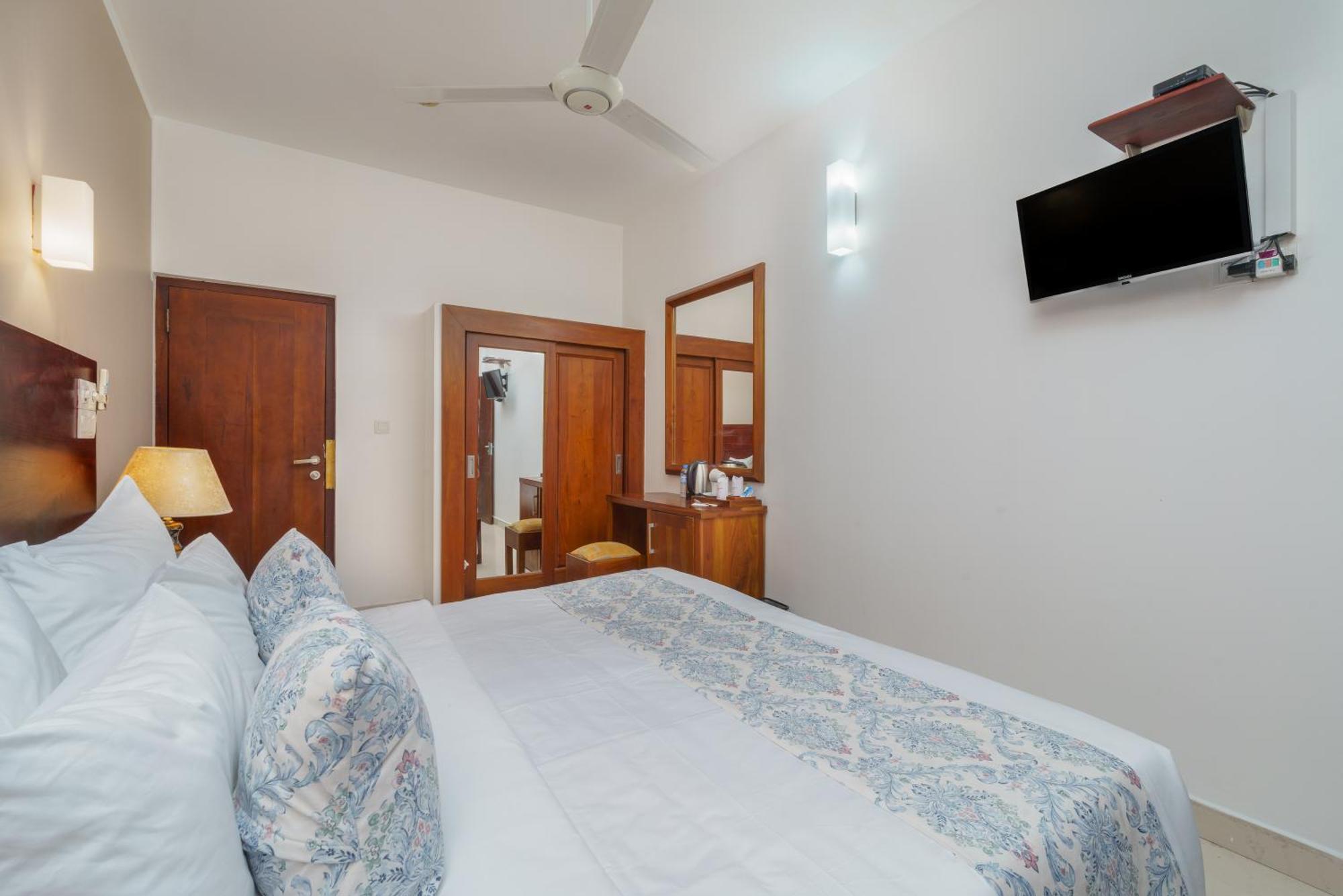 Hotel Travellers Nest Kandy Buitenkant foto
