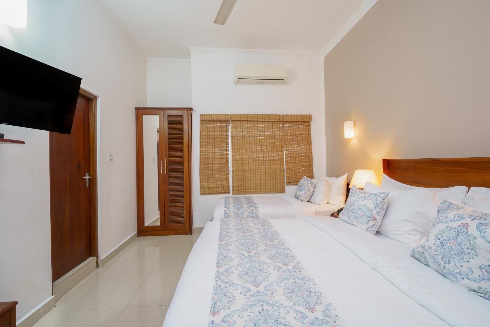 Hotel Travellers Nest Kandy Buitenkant foto