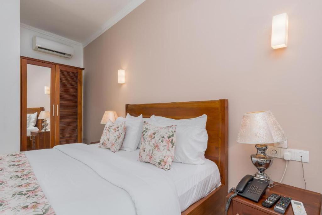 Hotel Travellers Nest Kandy Buitenkant foto